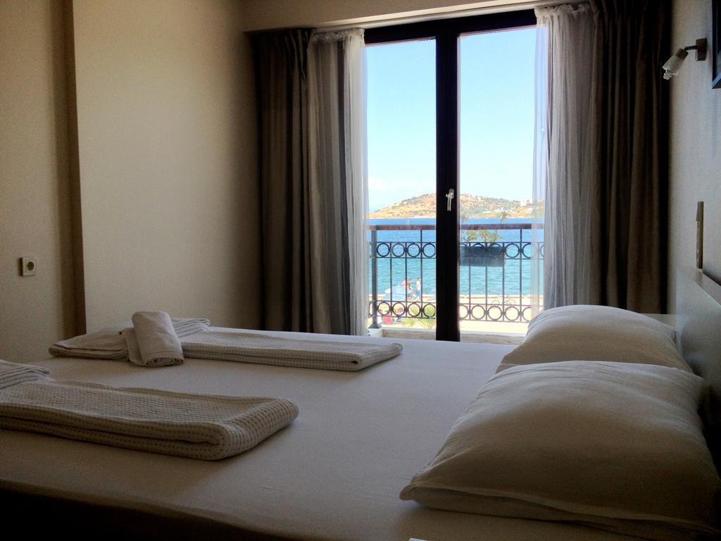 Nemrut Bay Otel Yenifoca Phòng bức ảnh